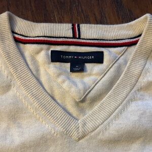 Tommy Hilfiger Men's Cream V-Neck Sweater with Subtle Logo